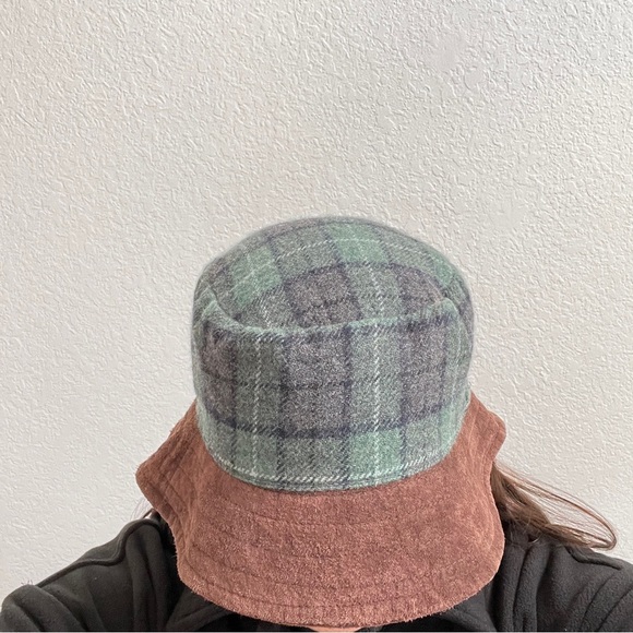 J. Crew Women’s Bucket Hat Green Plaid Flannel Brown Suede Rim Silk Satin inside - Picture 8 of 8